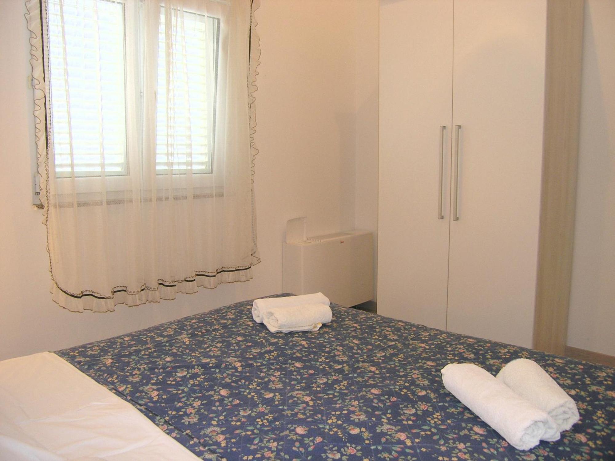 Apartments Sokolovic Крк Екстер'єр фото