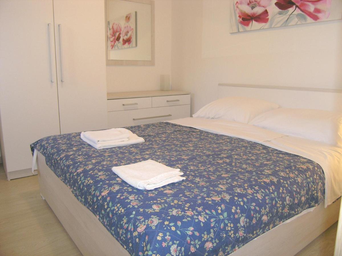 Apartments Sokolovic Крк Екстер'єр фото