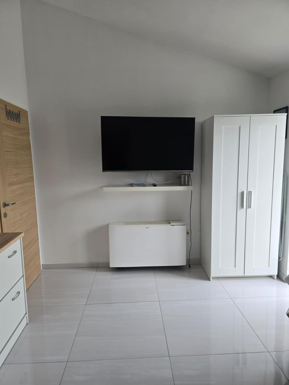 Apartments Sokolovic Крк Екстер'єр фото