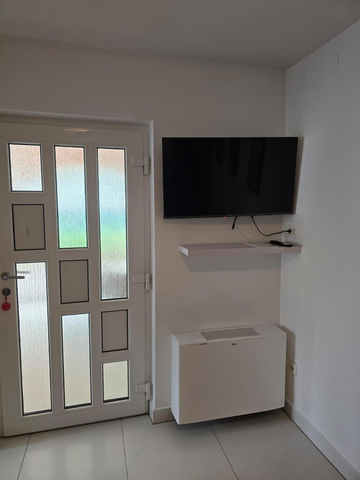 Apartments Sokolovic Крк Екстер'єр фото