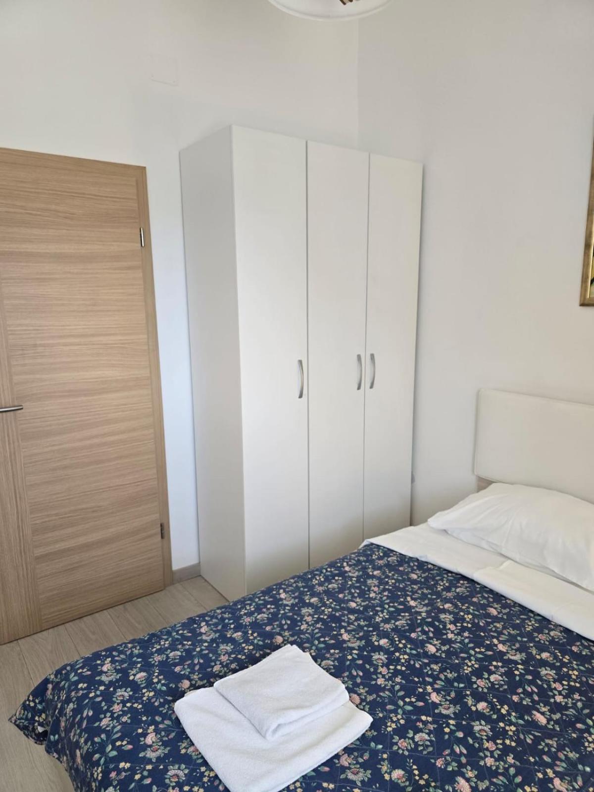 Apartments Sokolovic Крк Екстер'єр фото