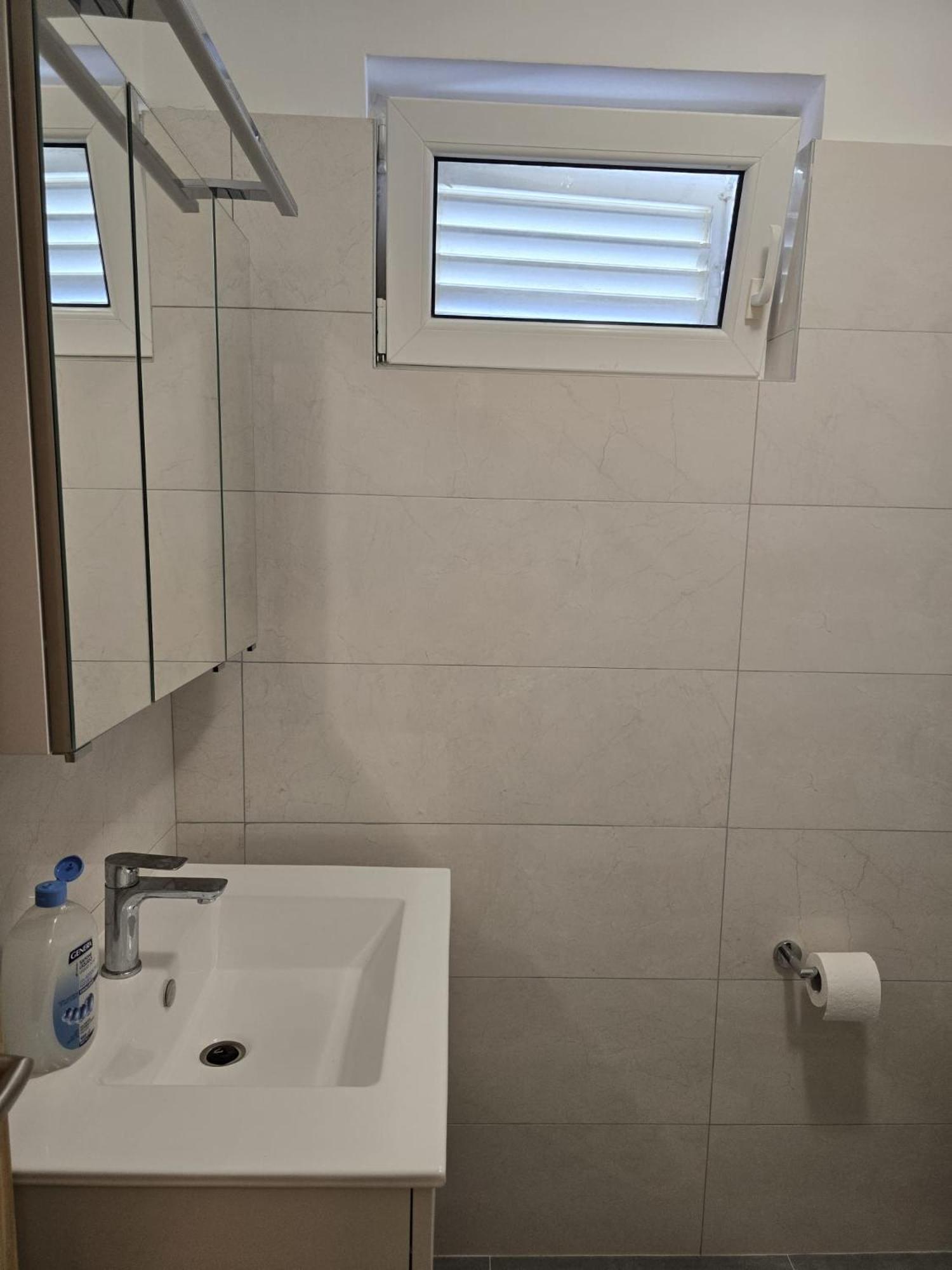 Apartments Sokolovic Крк Екстер'єр фото