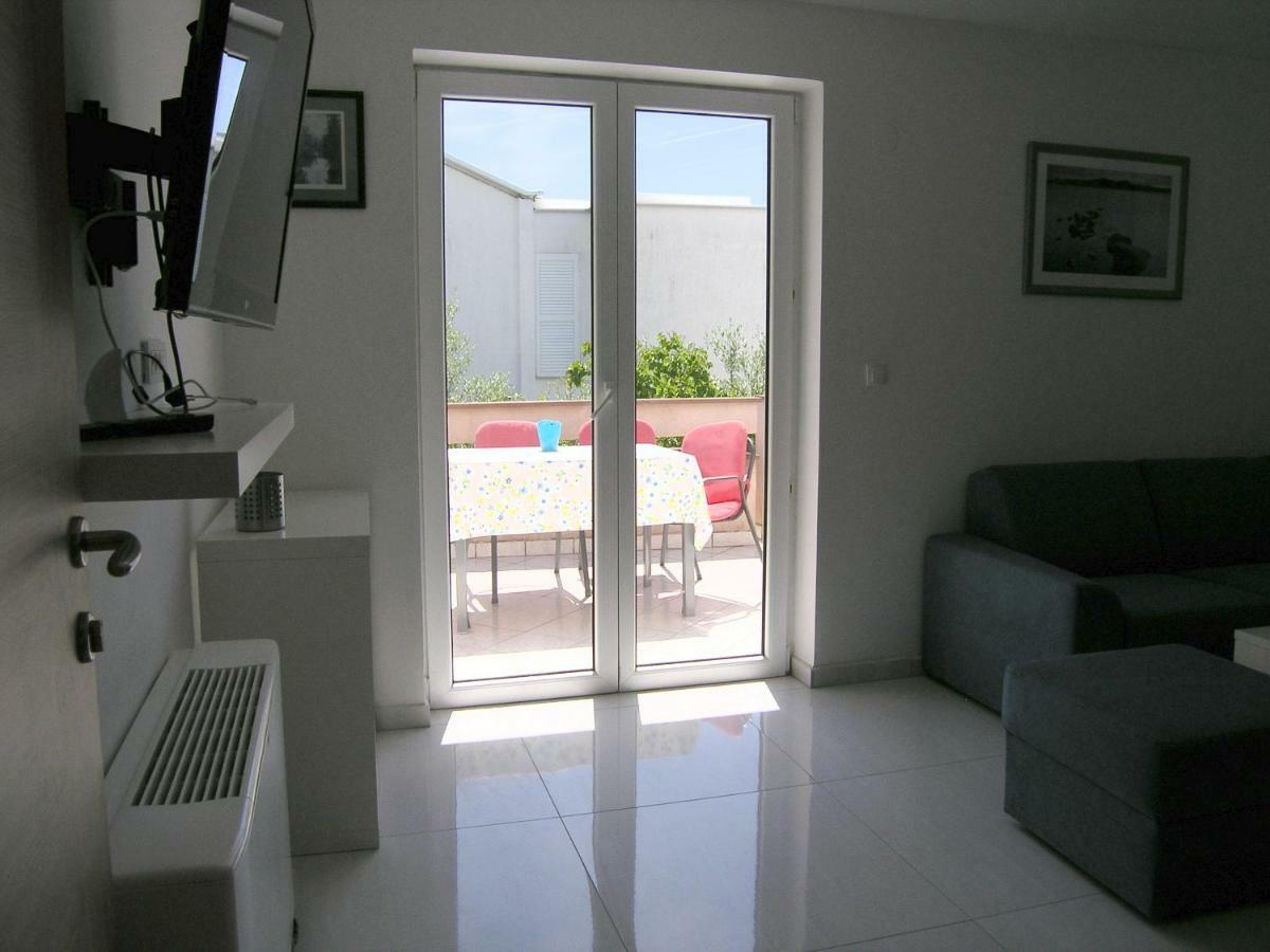 Apartments Sokolovic Крк Екстер'єр фото