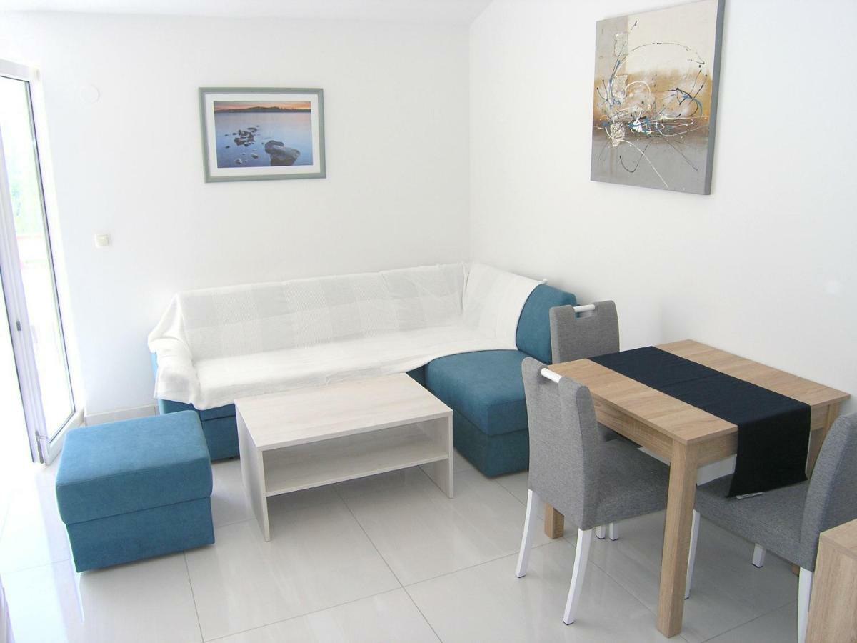 Apartments Sokolovic Крк Екстер'єр фото