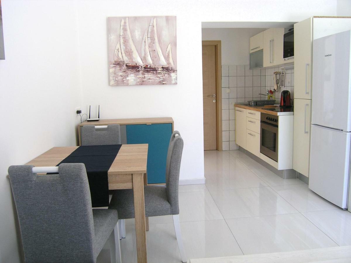 Apartments Sokolovic Крк Екстер'єр фото