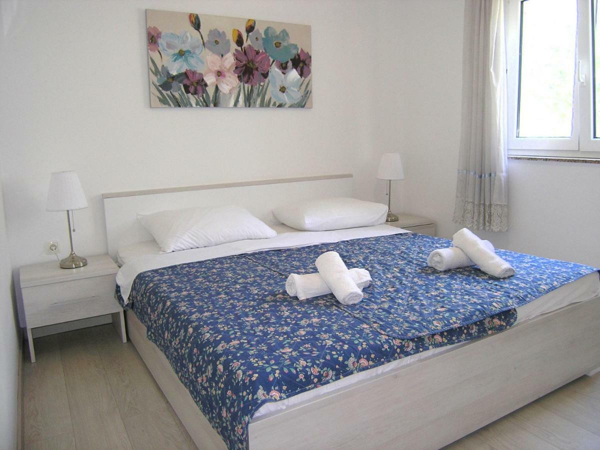 Apartments Sokolovic Крк Екстер'єр фото