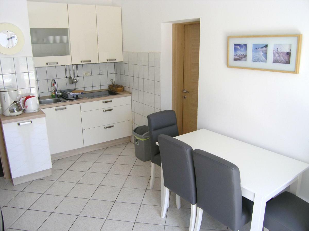 Apartments Sokolovic Крк Екстер'єр фото