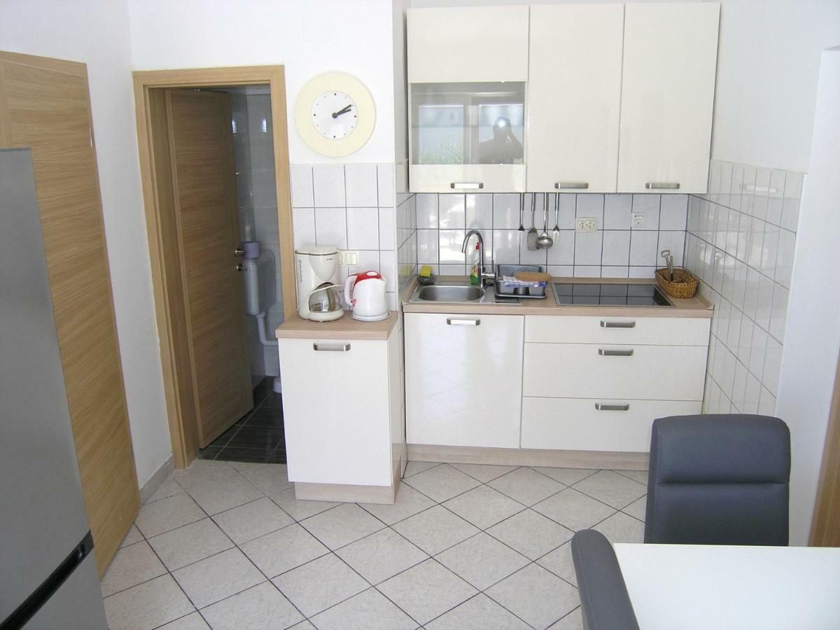 Apartments Sokolovic Крк Екстер'єр фото