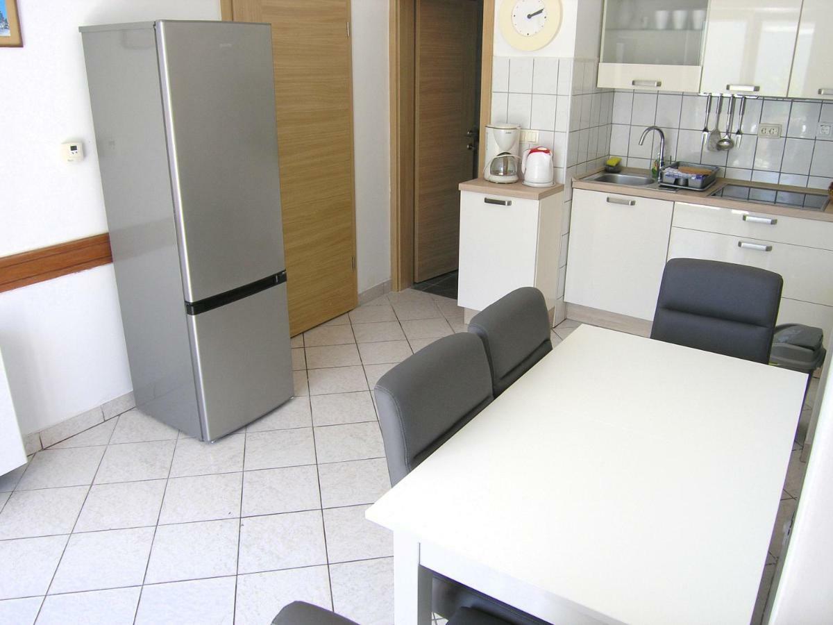 Apartments Sokolovic Крк Екстер'єр фото